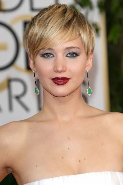 2016-short-hairstyles-round-face