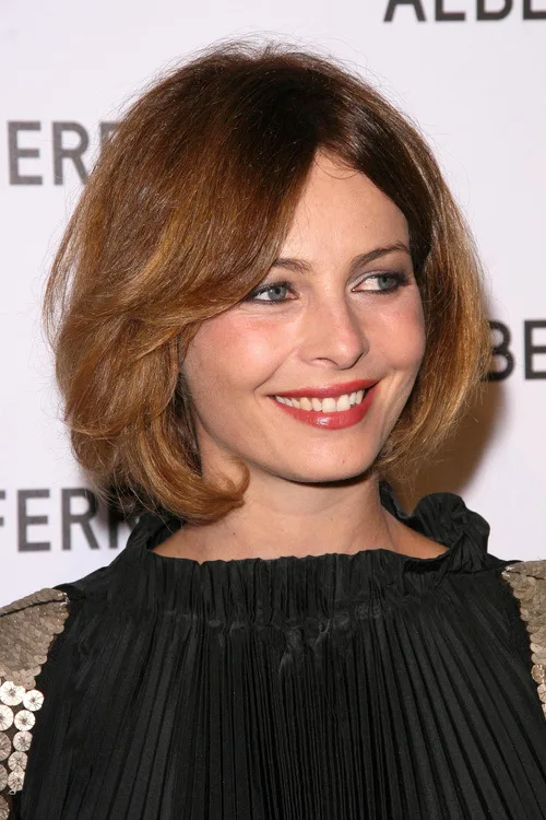 cute-looks-with-short-hairstyles-for-round-faces