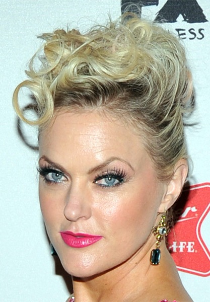 elaine-hendrix-casual-curly-updo-hairstyle