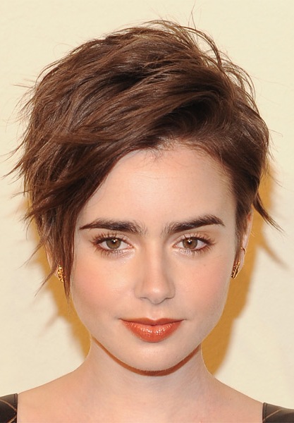lily-collins-short-straight-hairstyle