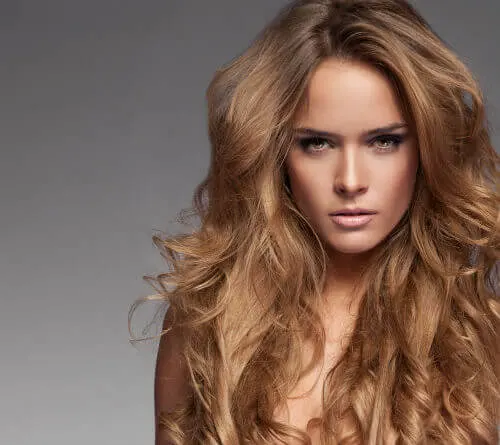 long-blonde-hairstyle-with-curls-and-volume