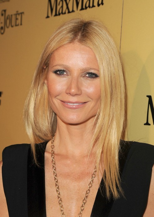 long-middle-part-hairstyle-from-gwyneth-paltrow