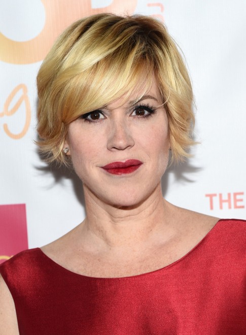 molly-ringwald-short-layered-razor-hair-cut