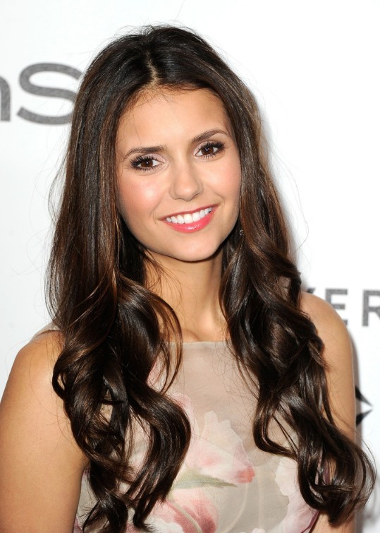 nina-dobrev-long-flowing-wavy-hairstyle