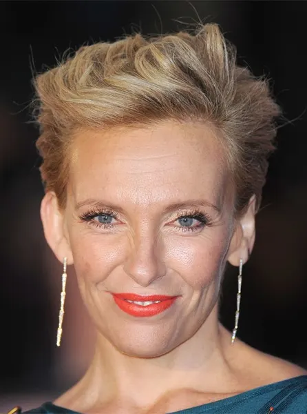 toni-collette-short-straight-hairstyle