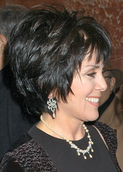 short-layered-hairstyle-for-older-women