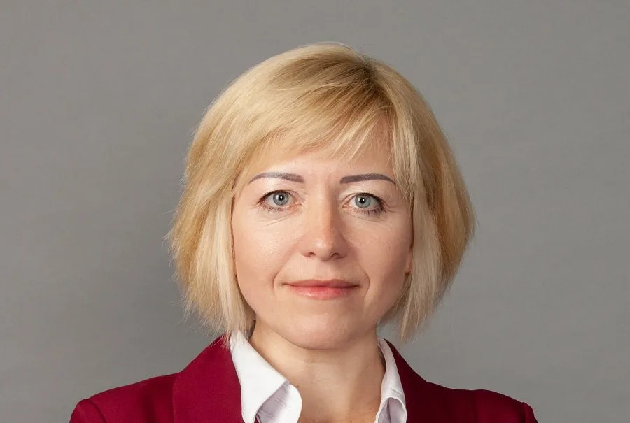older woman with layered blonde bob and bangs