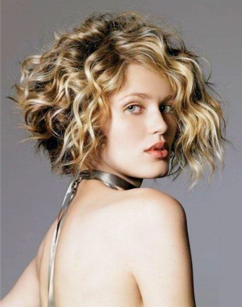30 Stylish and Glamorous Curly Bob Hairstyle for Women Hottest Haircuts