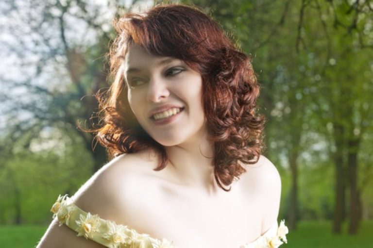 35 Hottest Looking Medium Wavy Hairstyles for Women