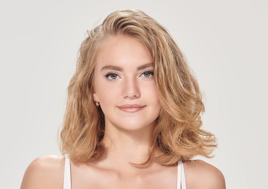medium wavy sandy blonde hair for women