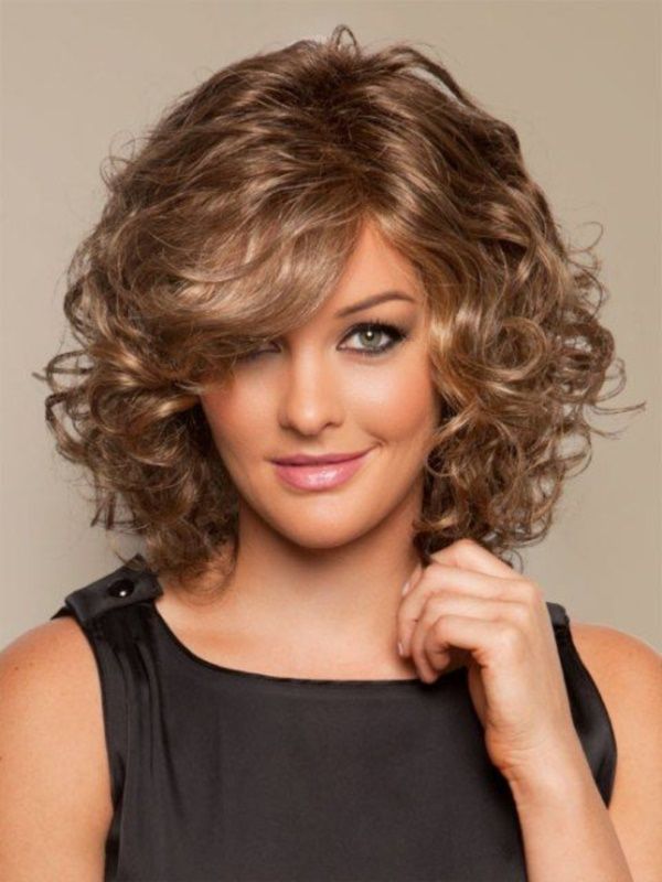 18 Superlative Medium Curly Hairstyles for Women ...