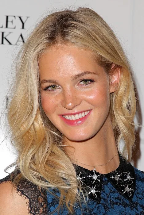 Medium Blonde Hairstyle with Waves