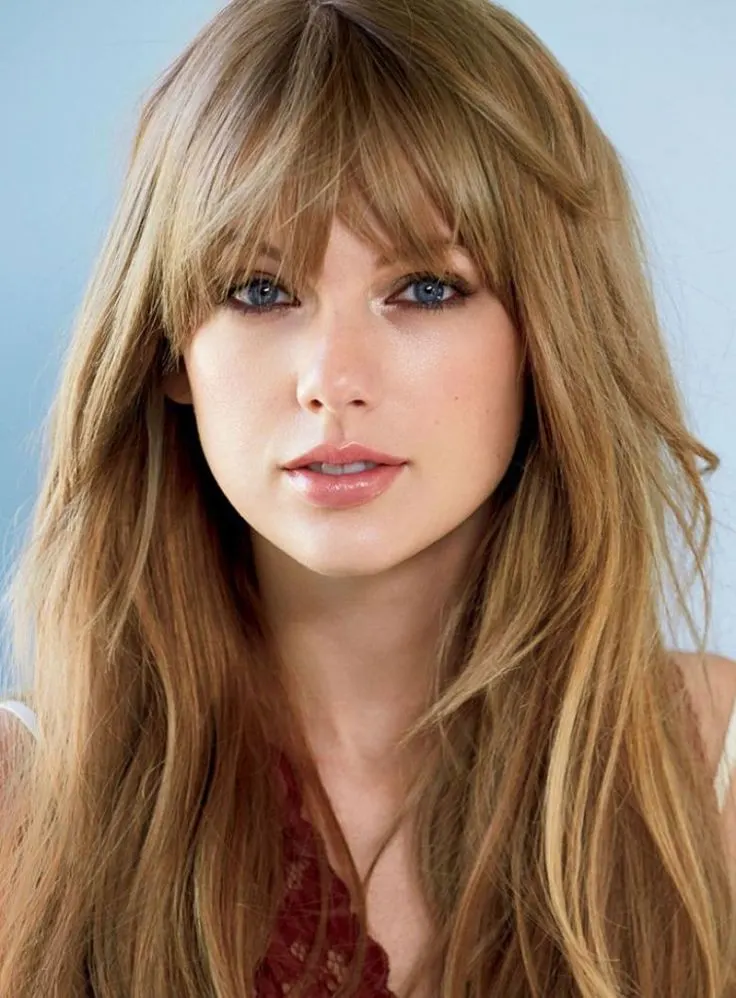 Taylor Swift Blonde Hair with Bangs