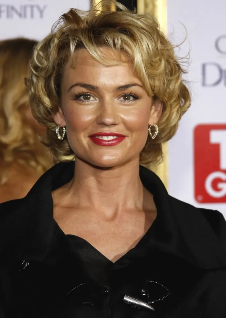 Short Wavy Hairstyle for Older Women