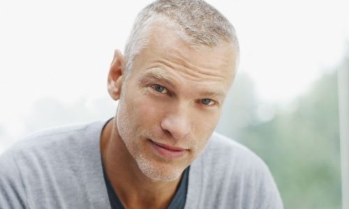 25 Hairstyles For Older Men To Look Younger