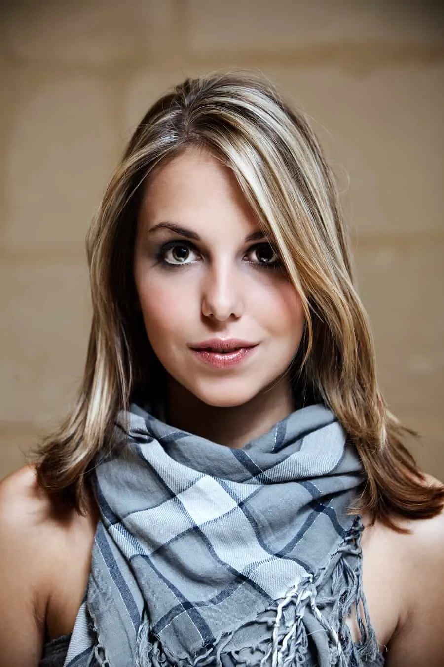 woman with dark brown hair and platinum blonde highlights