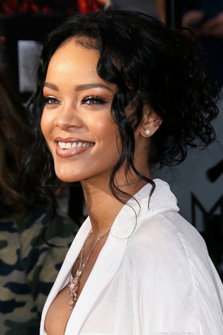 Rihanna Hairstyles - 32 Best Rihanna Hair Looks of All Time - Haircuts ...
