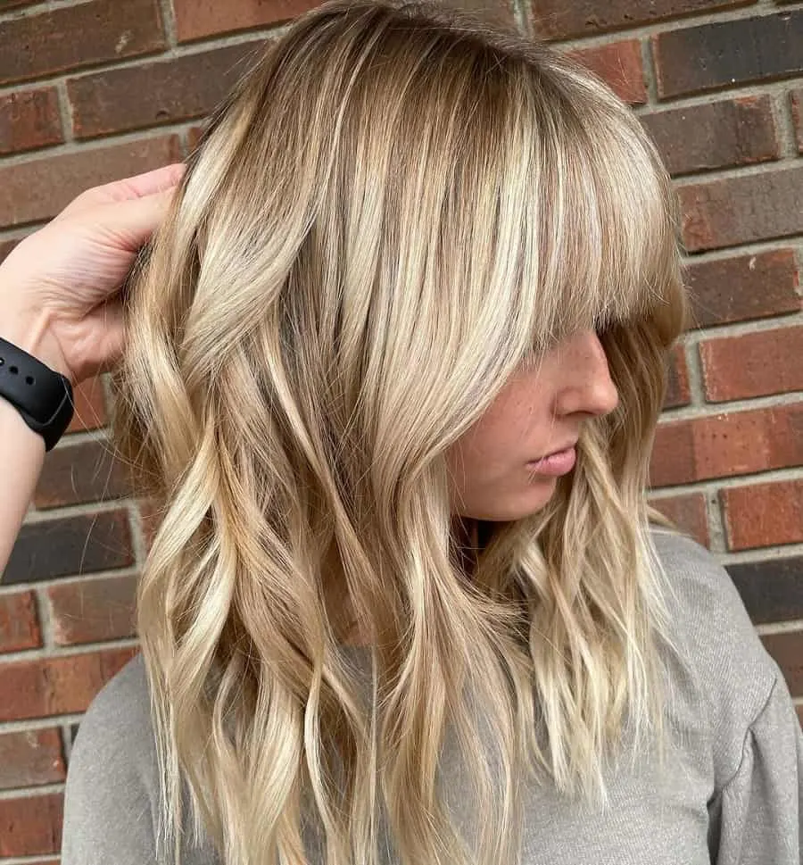 layered blonde hair with bangs and highlights