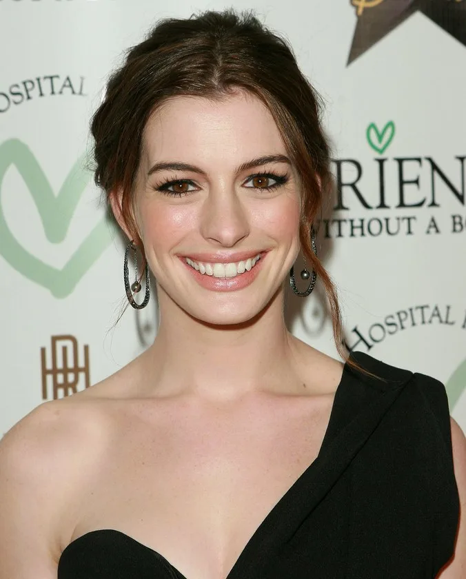 Anne Hathaway Haircut (17)
