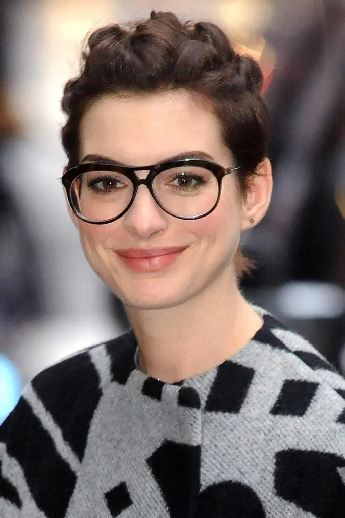 Anne Hathaway Haircut (19)