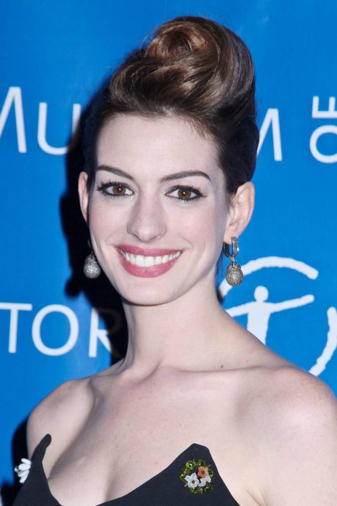 Anne Hathaway Haircut (27)