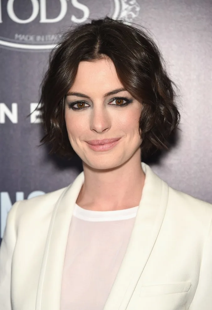 Anne Hathaway Haircut (28)
