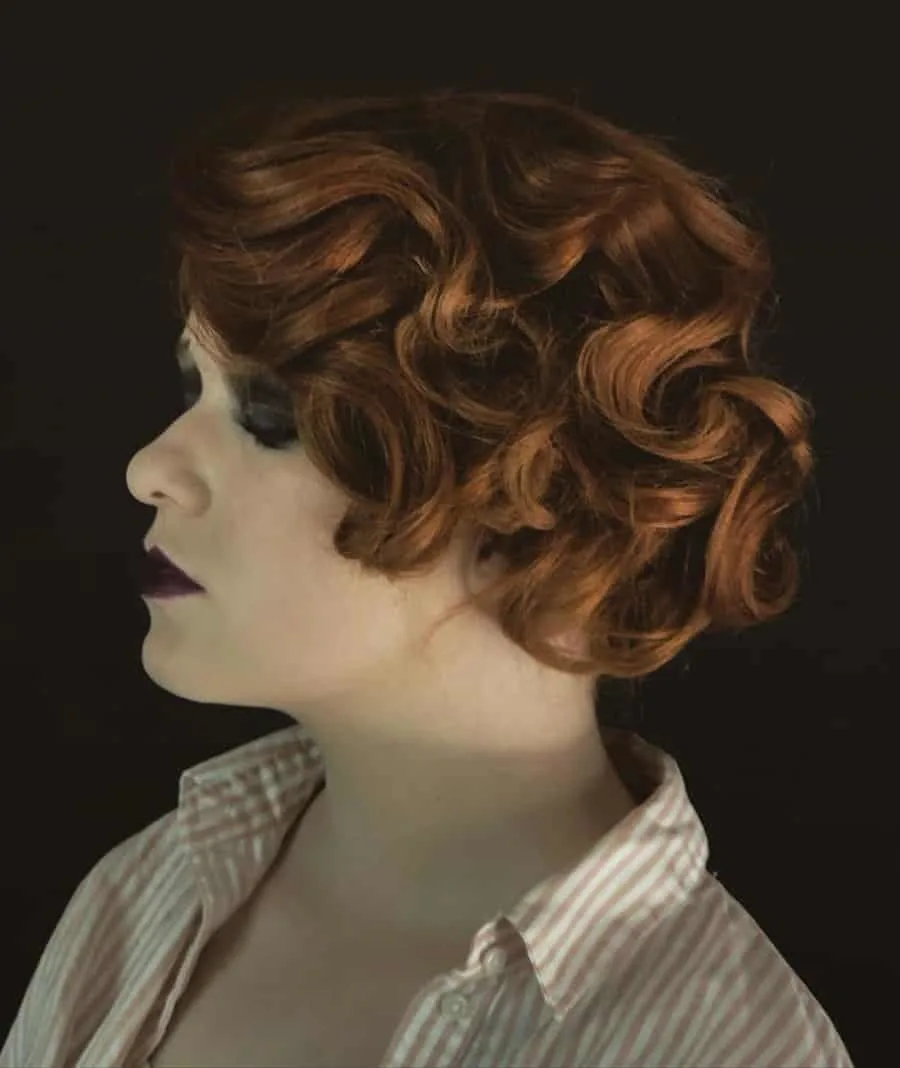 1920s short curly hairstyle