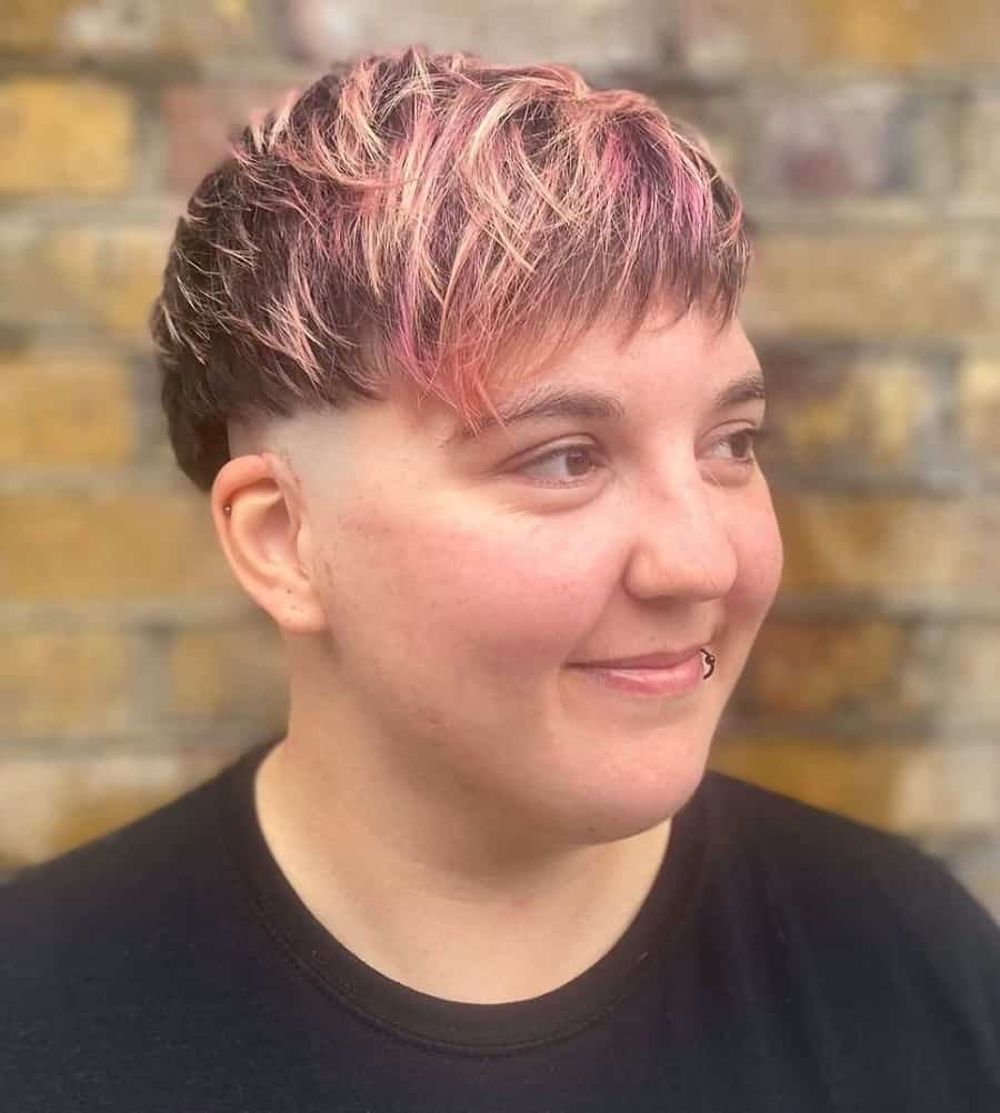 plus size woman with androgynous haircut