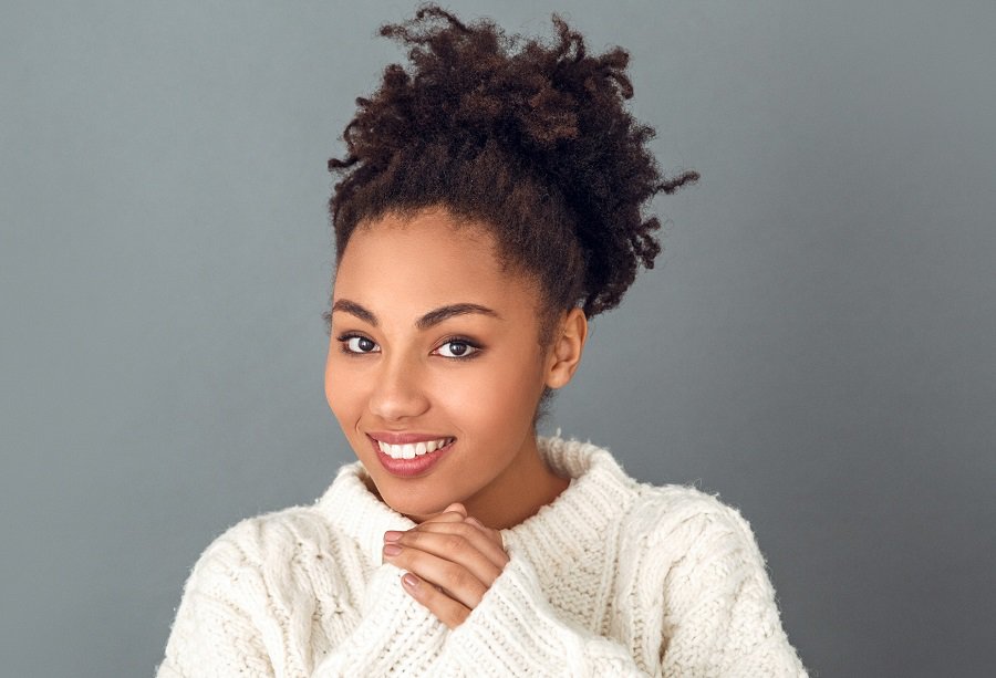 black girl with pineapple natural hairstyle