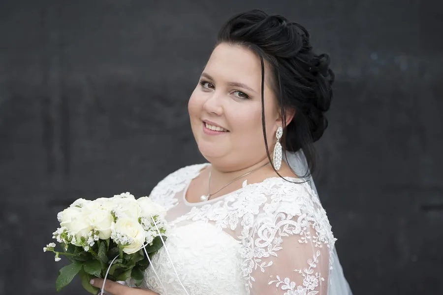 short wedding hairstyle for chubby face