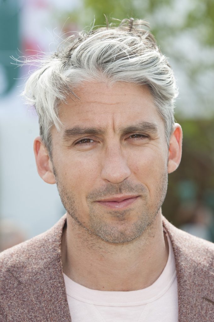 Gray hair man: trends, colors and shades of 2019