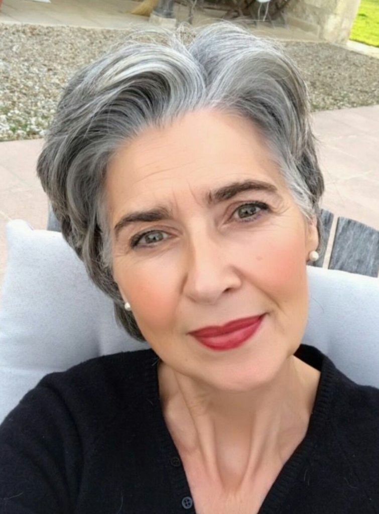 edith's head Photo Beautiful old woman, Stylish older women, Long
