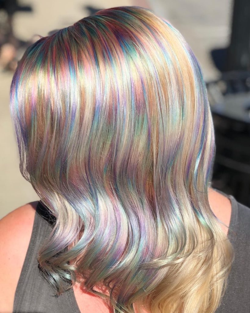 Holographic Hair with the Waves or Curls