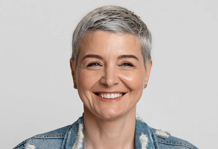 short pixie cut for women over 50 with round face