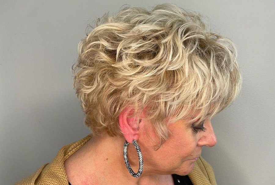 short curly blonde hairstyle for women over 50