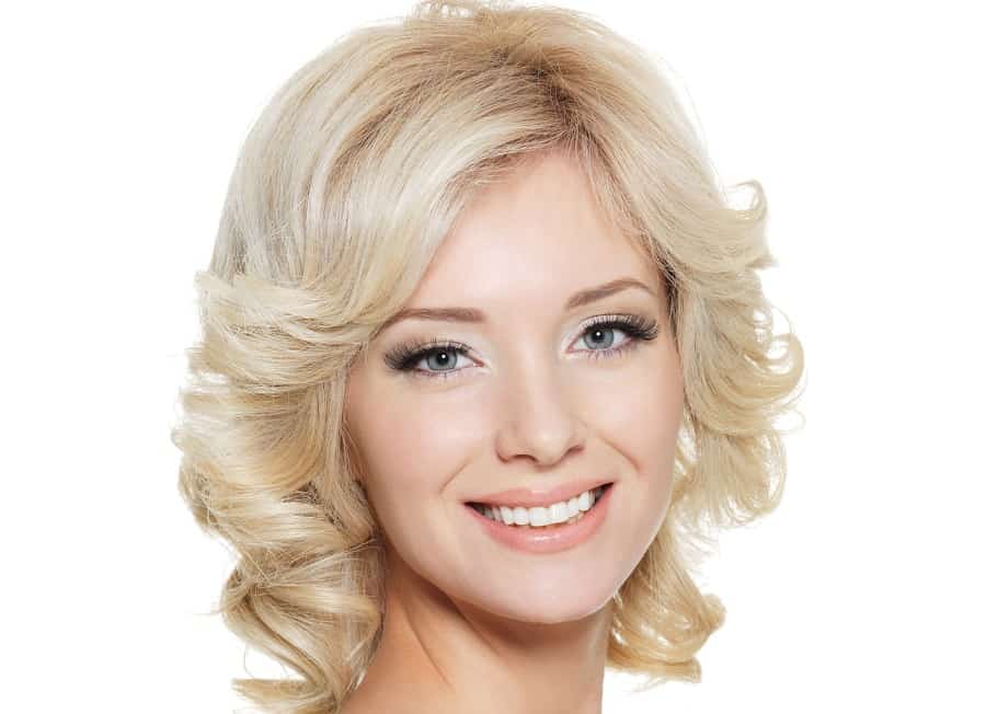 short layered wavy hairstyle